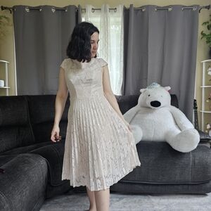 Elegant Lace Cap Sleeve Dress